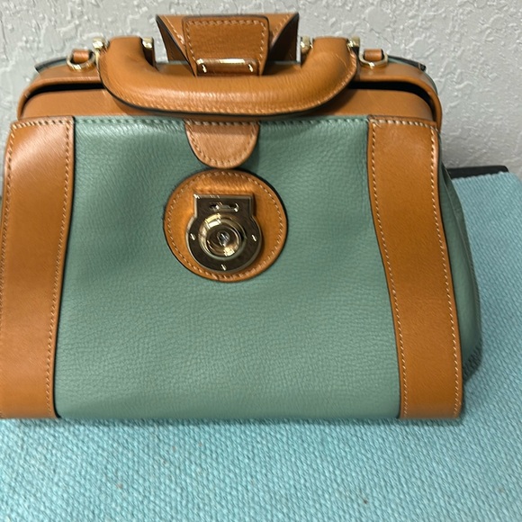 Davina Firenze - Picture 1 of 5